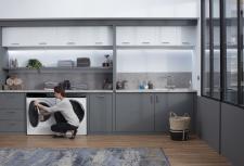 Odświeżaj elegancką odzież bez wizyty w pralni w nowych pralkach i pralko -suszarkach z serii i-Pro Odświeżaj elegancką odzież bez wizyty w pralni w nowych pralkach i pralko -suszarkach z serii i-Pro