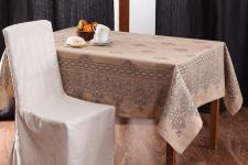Stół ubrany w len Stół ubrany w len