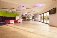 Podłoga w obiektach handlowych - liczy się design, trwałość, szybki montaż Podłoga w obiektach handlowych - liczy się design, trwałość, szybki montaż