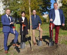 TOKAI COBEX POLSKA SADZI DRZEWA W RACIBORZU TOKAI COBEX POLSKA SADZI DRZEWA W RACIBORZU