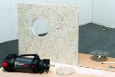 Precyzyjne cięcie w twardych płytkach podłogowych Precyzyjne cięcie w twardych płytkach podłogowych