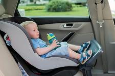 Stop zwisającym nogom w aucie Stop zwisającym nogom w aucie