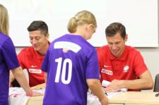 Nagroda dla zwycięzców Turnieju „Z Podwórka na Stadion o Puchar Tymbarku” Nagroda dla zwycięzców Turnieju „Z Podwórka na Stadion o Puchar Tymbarku”