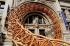 KONSTRUKCJA „TIMBER WAVE” Z CZERWONEGO DĘBU OZDOBĄ WEJŚCIA DO MUZEUM WIKTORII I ALBERTA W LONDYNIE KONSTRUKCJA „TIMBER WAVE” Z CZERWONEGO DĘBU OZDOBĄ WEJŚCIA DO MUZEUM WIKTORII I ALBERTA W LONDYNIE