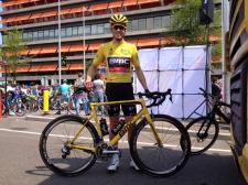 Rohan Dennis i jego żółty BMC teammachine SLR01 Rohan Dennis i jego żółty BMC teammachine SLR01