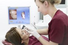 Światowa stomatologia w zasięgu ręki Światowa stomatologia w zasięgu ręki