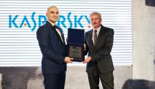 Kaspersky Lab Polska otrzymuje prestiżowe wyróżnienie "Symbol Cyberbezpieczeństwa 2019" Kaspersky Lab Polska otrzymuje prestiżowe wyróżnienie "Symbol Cyberbezpieczeństwa 2019"