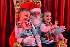 Święty Mikołaj odwiedził dzieci pracowników EKO-OKIEN S.A. Święty Mikołaj odwiedził dzieci pracowników EKO-OKIEN S.A.