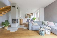 Nowoczesny dom – beton, drewno i wzorzyste akcenty Nowoczesny dom – beton, drewno i wzorzyste akcenty