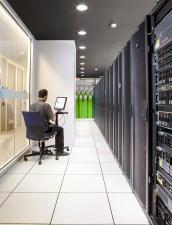 Jeszcze więcej korzyści z kolokacji dzięki rozwiązaniom DCIM Jeszcze więcej korzyści z kolokacji dzięki rozwiązaniom DCIM