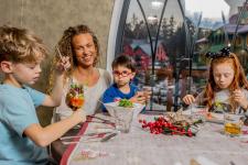 ŚWIĘTA Z DALA OD DOMU ŚWIĘTA Z DALA OD DOMU