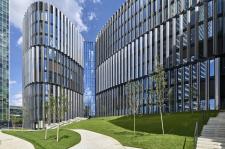 Najbardziej ekologiczny biurowiec w Czechach z fasadą z polskimi szybami Najbardziej ekologiczny biurowiec w Czechach z fasadą z polskimi szybami