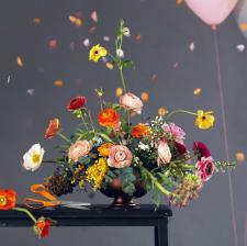 Bukiet kwiatów dla Mamy z praktyczną niespodzianką Bukiet kwiatów dla Mamy z praktyczną niespodzianką