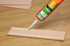 Den Braven Uni-Fix, vor allem 