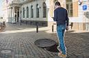 Niebezpieczny nieznajomy — udostępnianie informacji online może być źródłem problemów Niebezpieczny nieznajomy — udostępnianie informacji online może być źródłem problemów