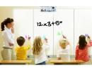 Cztery krótkoogniskowe projektory edukacyjne BenQ z czujnikiem Halla i lampą o żywotności do 15 tys Cztery krótkoogniskowe projektory edukacyjne BenQ z czujnikiem Halla i lampą o żywotności do 15 tys