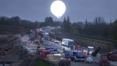 Gumowy balon rozświetli garden party