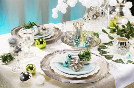 Aranżacja stołu na świeta produktami z oferty marketu Praktiker