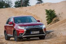 MITSUBISHI OUTLANDER 2016 OTRZYMUJE TYTUŁ NAJBARDZIEJ WARTOŚCIOWEGO SAMOCHODU NA DRODZE