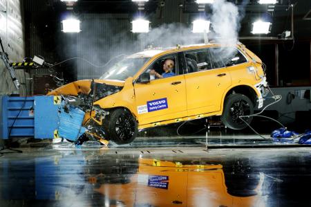Volvo XC90 crash test