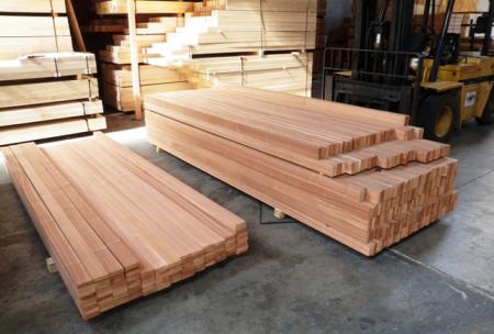 Paleta z kantówką 600 kg/m3 z Mahoniu Afrykańskiego