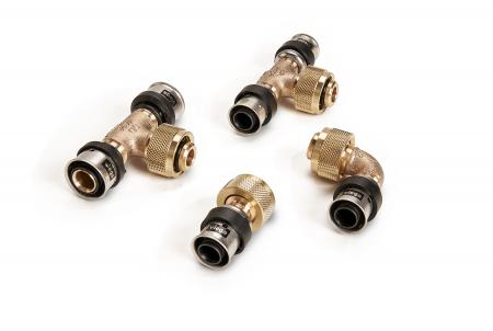 Oferta złączek Smartpress z obrotową nakrętką obejmuje łuk, złączkę przejściową i trójnik