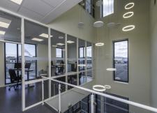 Zielone biurowce na fali wznoszącej