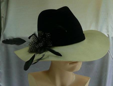 Kapelusz z kolekcji Pierre Cardin. Prod. Polkap