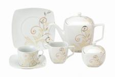 Pełne kwiatów zastawy porcelanowe