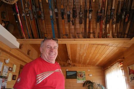 Stefan Kaleta przy swoich zbiorach