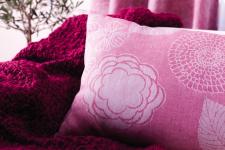 Wakacyjny mariaż, czyli lniane tkaniny w mieszkaniu