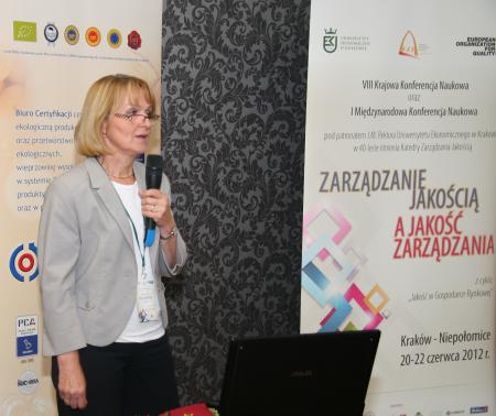 Anna Atherton podczas prezenatcji