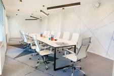 Zabawa kształtem: geometria w biurze