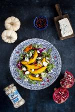 PRZEPIS:  Sałatka z pieczoną dynią, granatem, serem pleśniowym i Czosnkiem białym konserwowym OLE!