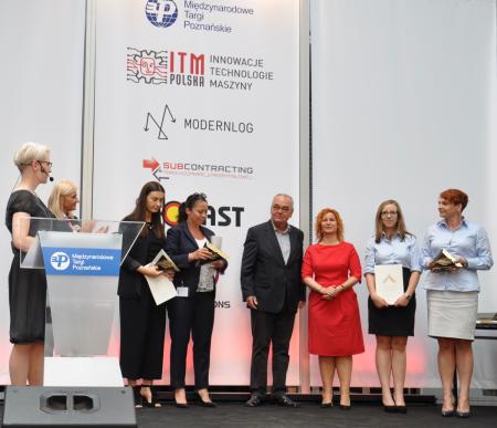 Złote Akanty w Poznaniu odebrała kierownik marketingu TBI Technology Arlena Skaba (na zdj. z prawej)