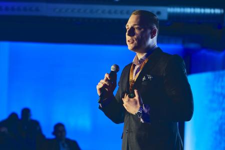 Występuje Alex Strześniewski, dyrektor CoinDeal