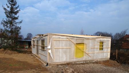 Dom modułowy w budowie