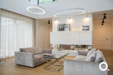 Zaskakująca, ekspresyjna, intrygująca… Sztuka we wnętrzu