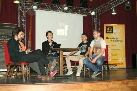 Ciekawym zakończeniem KrakSpot #13 był panel dyskusyjny pomiędzy Lekko Stronniczymi i Webshake TV.