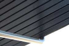 Drewno, stal czy PVC - wybieramy idealny materiał na podbitkę dachową