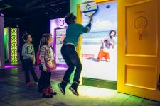 OPEN A DOOR TO ISRAELz Warszawy do Paryża