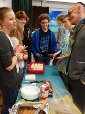 Zbierają pieniądze na różne sposoby. Białostoccy uczniowie w akcji Kilometry Dobra.