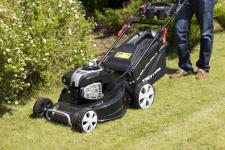 Elektryczna czy spalinowa – oto jest pytanie