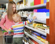 Mama w sklepie: słucha dziecka i lubi sprawdzoną ofertę