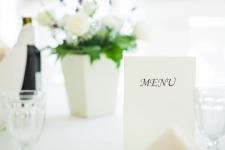 Weselne menu - jak uraczyć gości i uniknąć błędów?