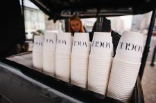 Vogue przywitał się z czytelnikami gorącą czekoladą w całej Polsce