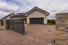 Jak dobrać bramę wjazdową do stylu domu?