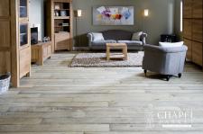 Drewniana podłoga w sezonie zimowym