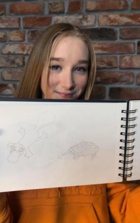 Nela podczas spotkania online