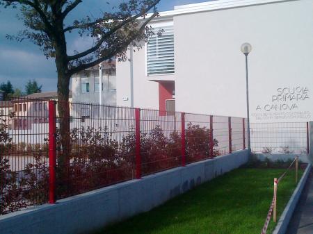 Ogrodzenie z paneli włoskiej szkoły podstawowej